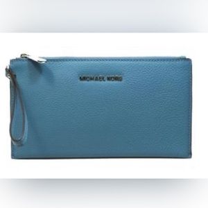 New never used Michael Kors Bedford Large Leather Zip Clutch in Sky Blue.no tag.